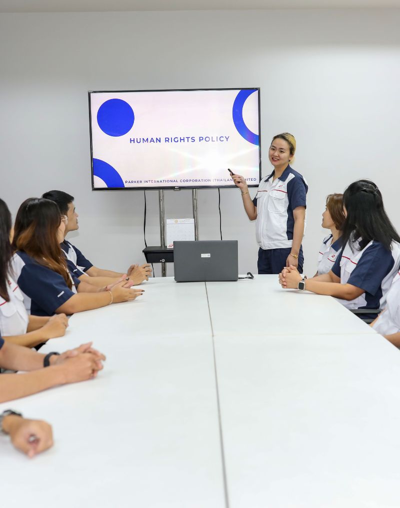 นโยบายสิทธิมนุษยชน