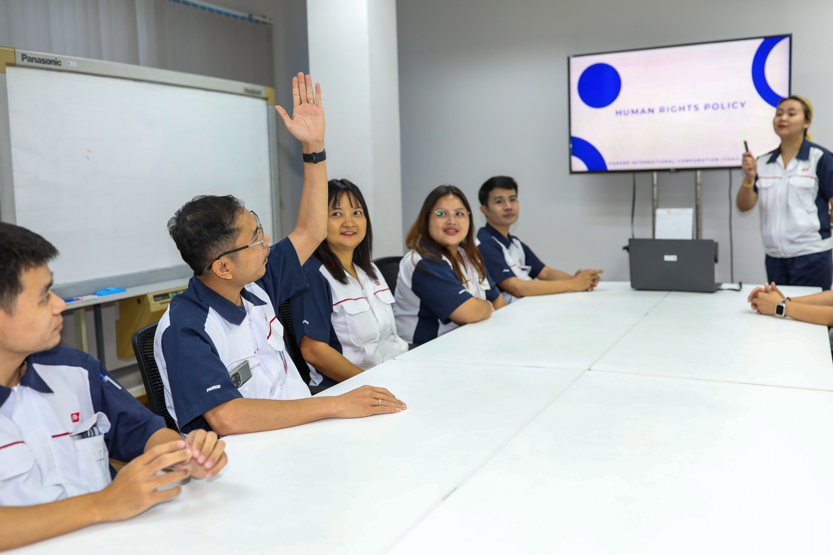 นโยบายสิทธิมนุษยชน