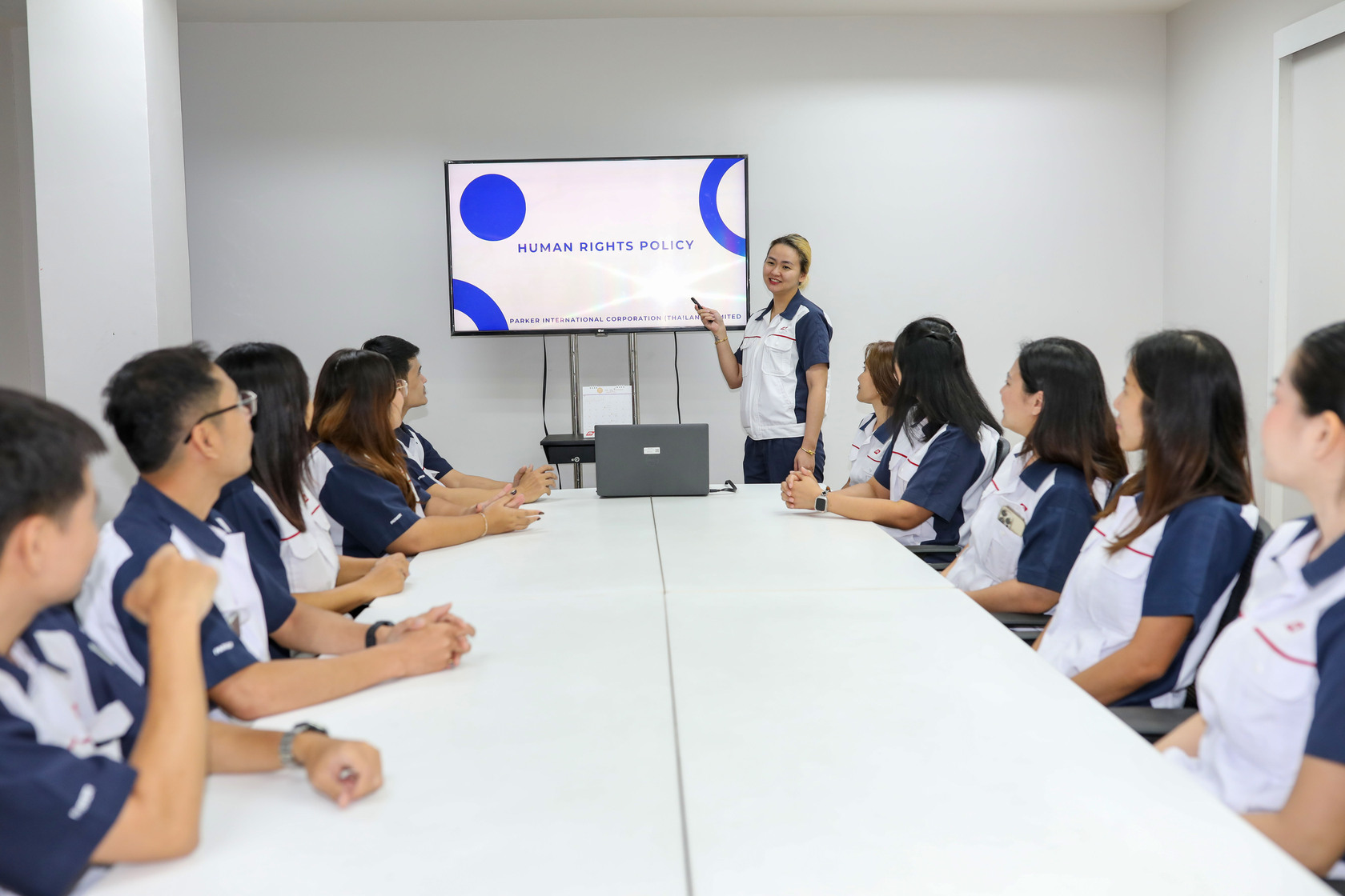 นโยบายสิทธิมนุษยชน